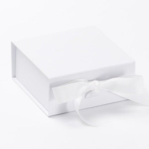 Kleine weiße Geschenkbox, Plus zerrissenes Taschentuch, Schmuckbox, Brautjungferngeschenk, Brautgeschenkbox, weiße Luxusgeschenkbox, Geschenkbox für Hochzeitsbevorzugungen