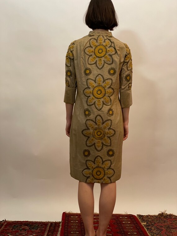 60's beige shift hand embroidered cotton dress, m… - image 3