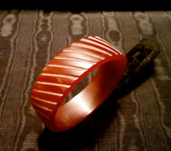 30's Carved Bakelite Bangle - image 1