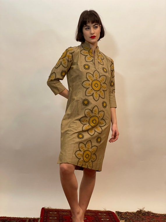 60's beige shift hand embroidered cotton dress, m… - image 2