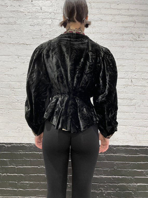 Victorian black velvet jacket Antique Victorian E… - image 3