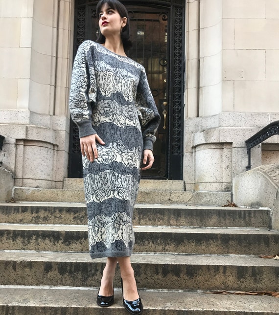 80's big gray sweater dress- gray/white roses, dol