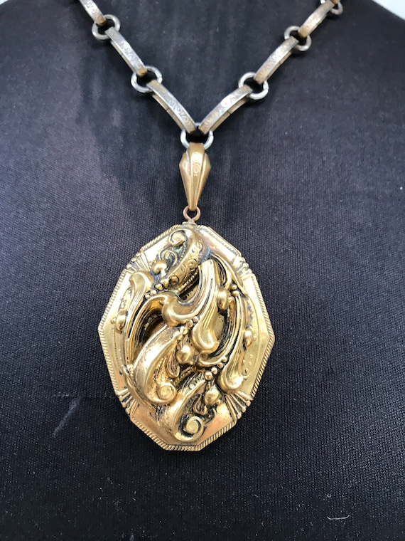 Victorian gold colored necklace - Gem