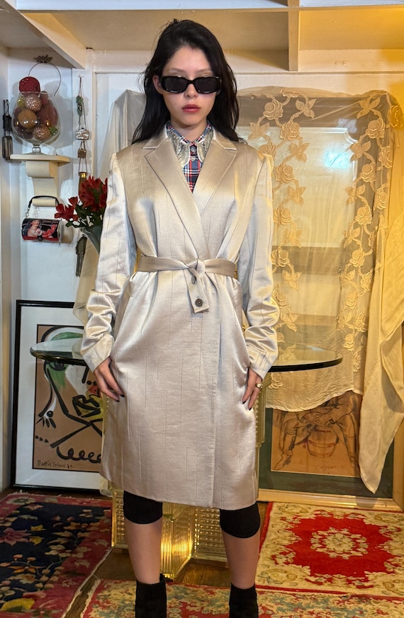 s*d様 VALENTINO 90s レザーコート 90s Valentino coat . It has a tie-front closure and … - Gem