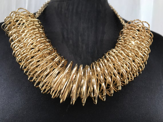 80's expandable coil modernist gold metal necklac… - image 2