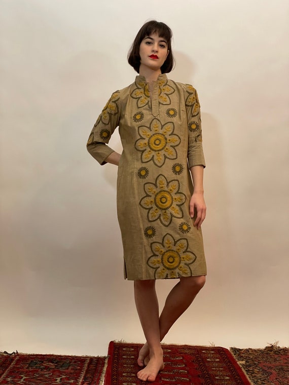 60's beige shift hand embroidered cotton dress, m… - image 1