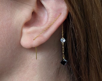 Chaîne lobe à hélice, boucles d'oreilles enfileur Cz, boucles d'oreilles chaîne hélice, pierres blanches et noires, triple piercing, enfileurs d'or, chaînes de fils d'oreille