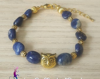 Bracelet Hibou doré et nuggets en sodalite, perles intercalaires en métal doré