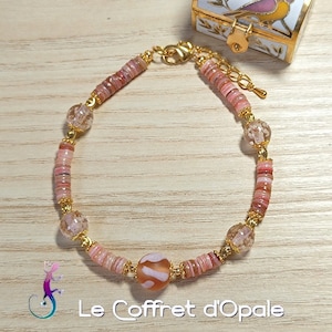 Bracelet made of salmon pink freshwater shell beads, glass beads and gold-plated metal