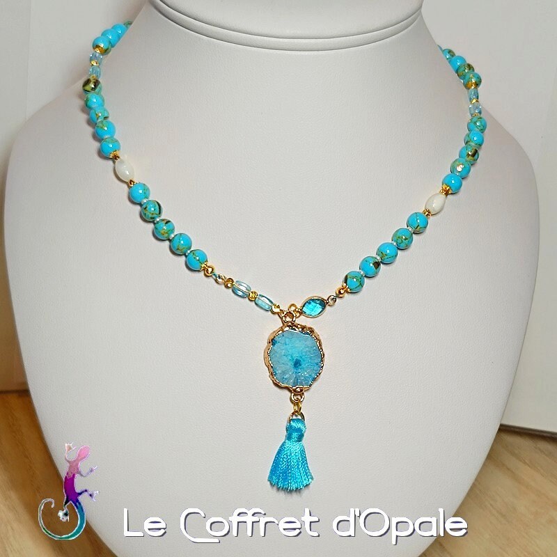 Collier Avec Pendentif En Pierre Naturelle Holwite Turquoise - Forme Pomme - Longueur 46-50cm - Neuf Avec étiquettes