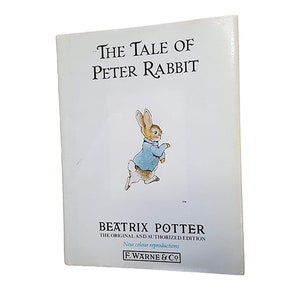 Beatrix Potter&#39;s The Tale of Peter Rabbit  - White dust jacket green cover