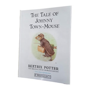 Beatrix Potter&#39;s The Tale of Johnny Town-Mouse - White dust jacket, green cover