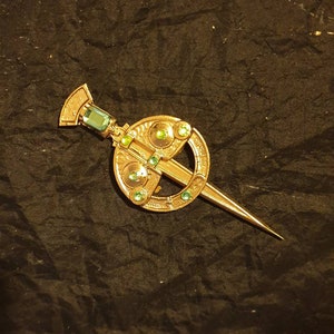 Renfri s mothers brooch cosplay commission