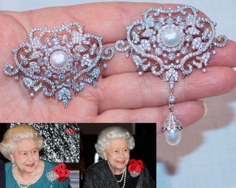 Royalty Replica Queen Elizabeth II The Richmond Brooch, Cubic Zirconia & Freshwater Pearl Silvertone Brooch or Necklace (Pearl-996)