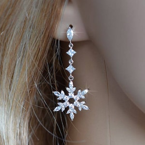 Exclusive White Gold Fancy Cut Clear Cubic Zirconia CZ Snowflake Dangle Earrings Necklace Hairpins Set (Sparkle-2737)