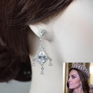 Catherine Princess of Wales Replica Cubic Zirconia Diamond Shape Chandelier Earrings (Sparkle-3375)