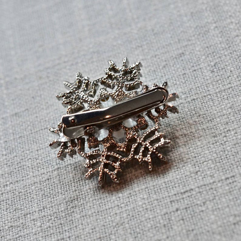 Pearl-868 Handmade Fancy Cut Crystal Rhinestone and Pearl Bridal Snowflake Hair Clip Wedding Bridal