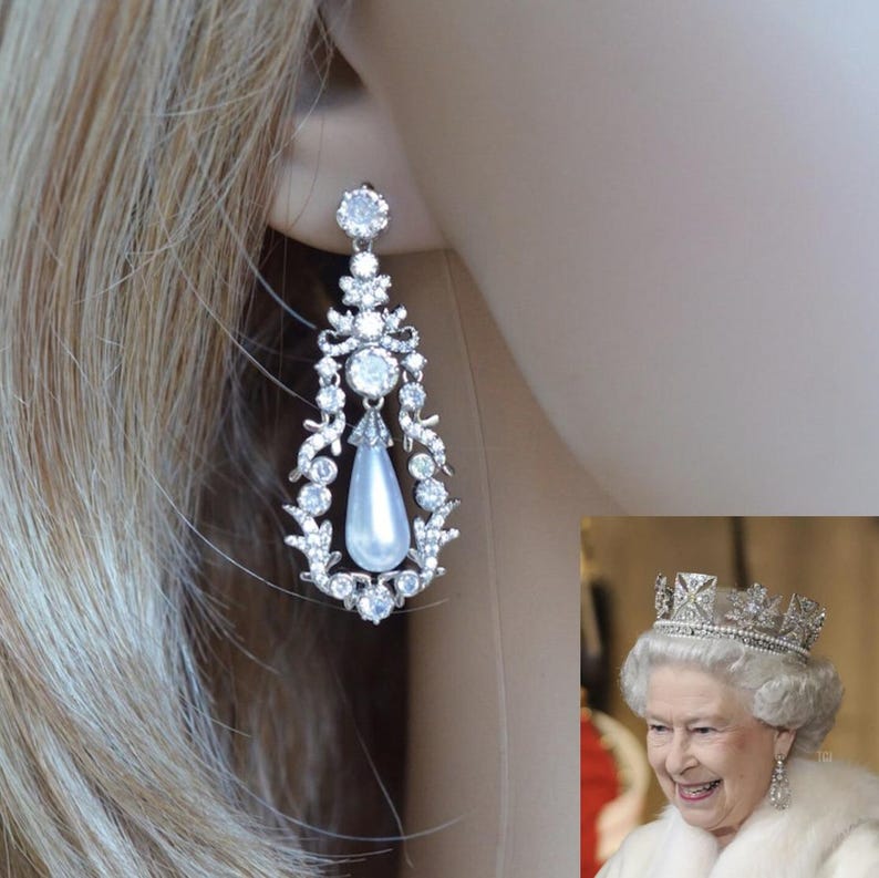 Queen Elizabeth II Reproduction Gloucester Pearl Pendant CZ Drop Dangle ...