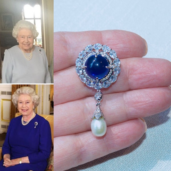Royalty Replica Queen Elizabeth II Small Empress Marie Feodorovna Brooch CZ & Freshwater Pearl Silvertone Brooch (Pearl-1008)
