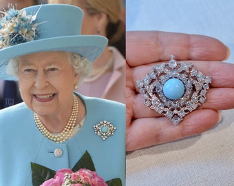 NEW Royalty Replica Queen Elizabeth II Turquoise and Cubic Zirconia CZ Silvertone Brooch (Sparkle-3439)