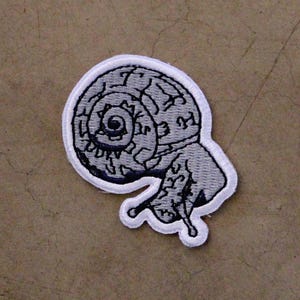 Snigelillustration, broderad lapp