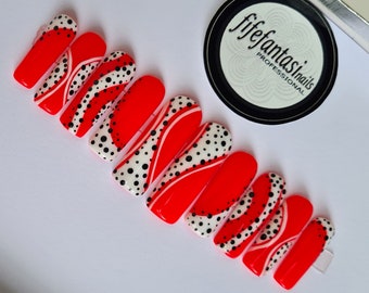 Abstract Press on Nails, Glamorous nails, Spa gift box, red press ons, handpainted, y2k nails, nailart, glue on nails, coffin, square, white