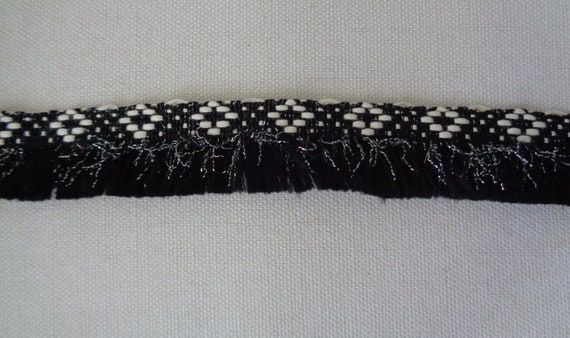 Un noir ou blanc galon frange garniture garniture Garniture / bordure couture garniture garniture / veste manteau garniture est à vendre. Vendu par verge 90cm 8da287 Un noir ou blanc galon frange garniture garniture Garniture / bordure couture garniture garniture / veste manteau garniture est à vendre. Vendu par verge 90cm 8da287