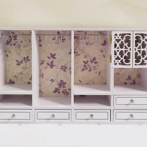 Craftuneed 1:12 Miniature Weiß Kleiderschrank mit Schubladen Regalen Puppenhaus Schrank Aufbewahrungsschrank Möbel für Puppen