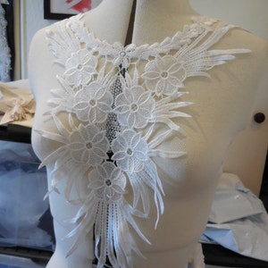 A Black or white bridal floral lace collar applique / round neckline collar motif Per Piece