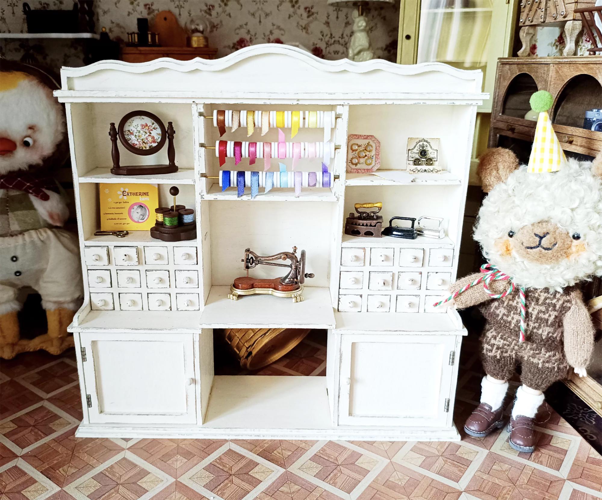 Vvikizy Armoire de maison de poupée en bois Vvikizy Armoire de maison
