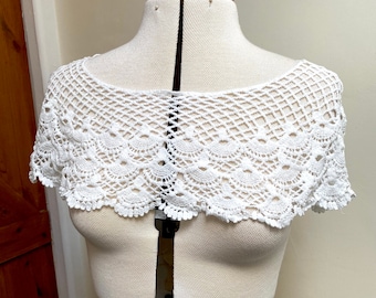 Ivory Crochet Lace Collar Applique - Sewing Motif Patch