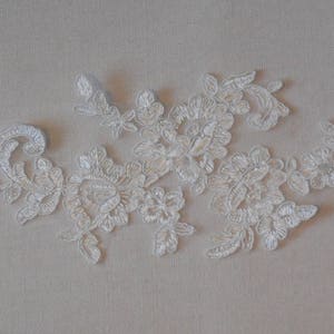 Craftuneed ivory or white bridal floral lace applique sew on embroidered flower tulle lace motif patch for dress sewing Per Piece image 4