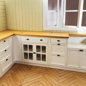 Craftuneed 1: 6 Skala handgemachte hölzerne Küchenmöbel Miniatur-Schränke Lagerung Regale & Schubladen Insel Einheit und Schrank