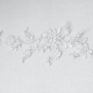 Craftuneed ivory & silver cords bridal wedding lace applique sew on ivory floral tulle lace motif patch for dress sewing Per Piece