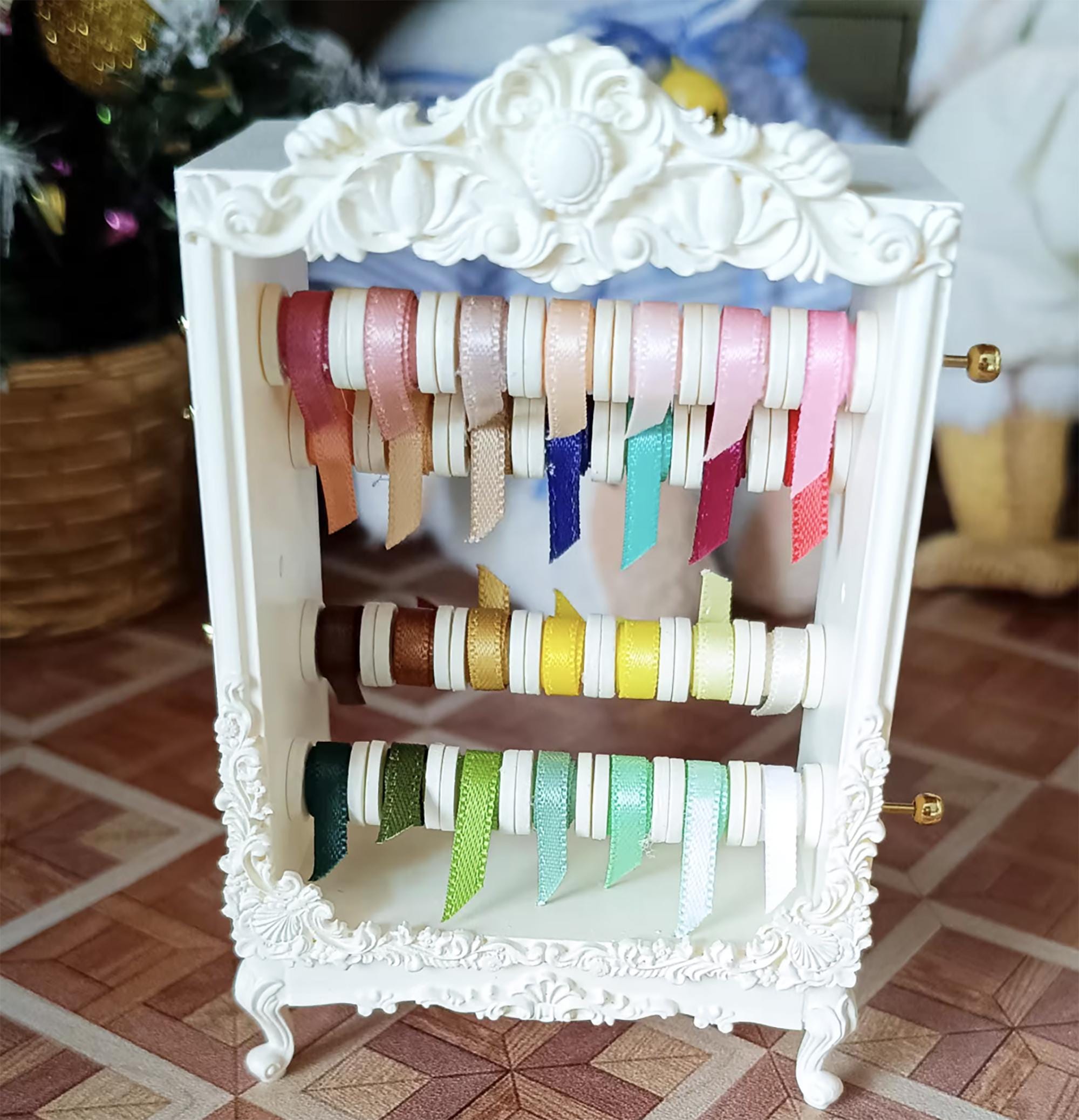 Miniature Threaded Round Rack 1:6 Scale Miniature Ribbon Thread Rack Dollhouse Victorian Style Spool ...