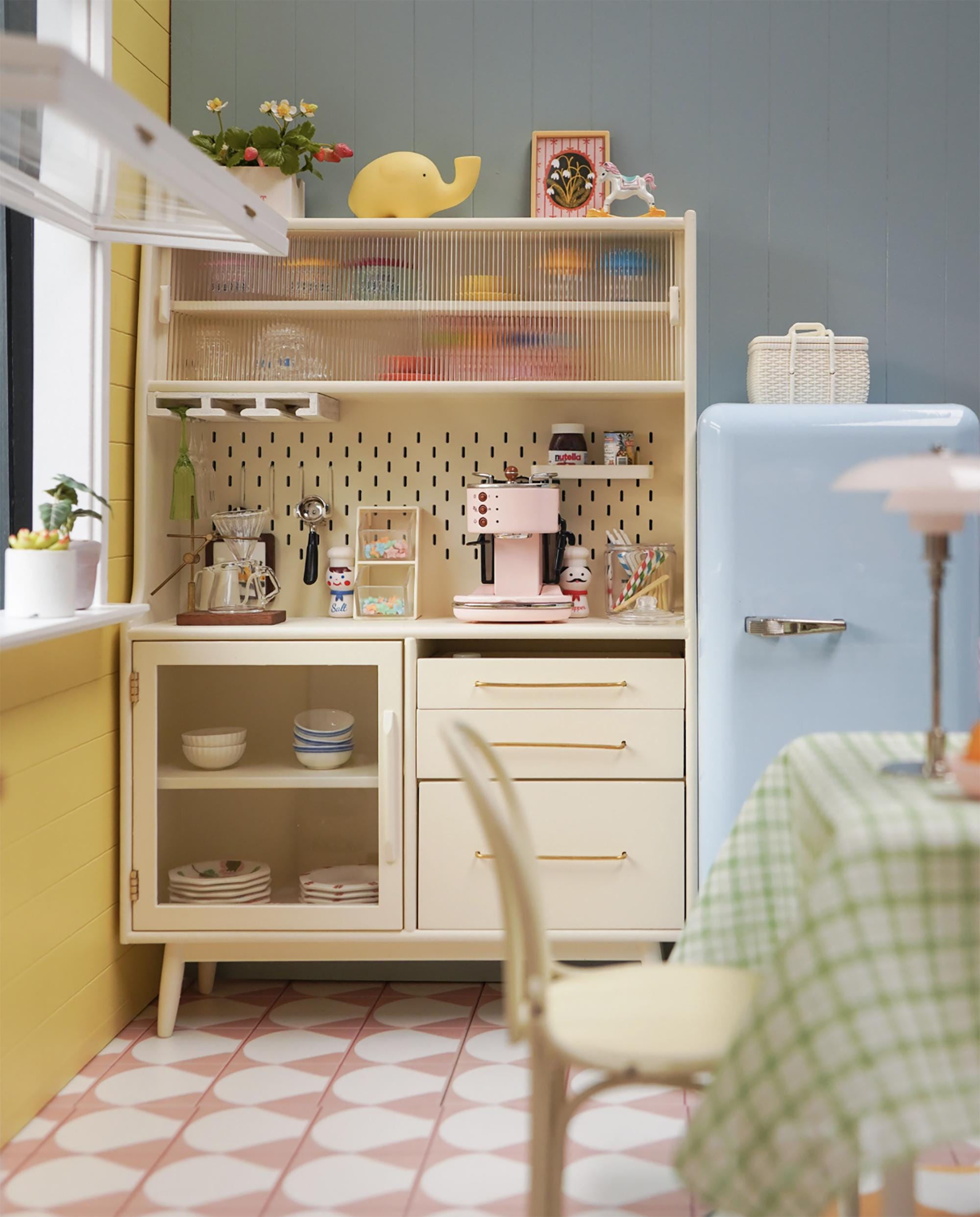 1/6　家具　木製キャビネット ガラス扉付き　ドールハウス 1/6 家具 木製キャビネット ガラス扉付き ドールハウス 1/6 家具 木製