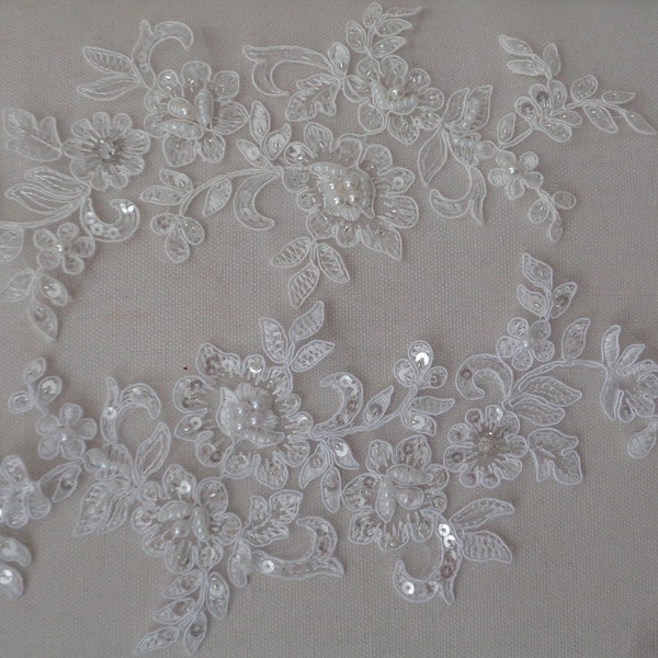 Appliques de dentelle florale blanche ou ivoire avec perles pour mariage à coudre sur sequins Craftuneed Par pièce