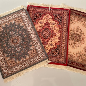 Craftuneed 1:6 scale miniature retro rug for doll house interior suitable for dolls