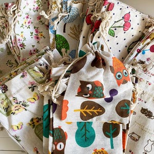 Craftuneed Bundle 10pcs Vintage Style Rose Bunny Owl Forest Print Drawstring Gift Bags Natural Linen Pouch Bag