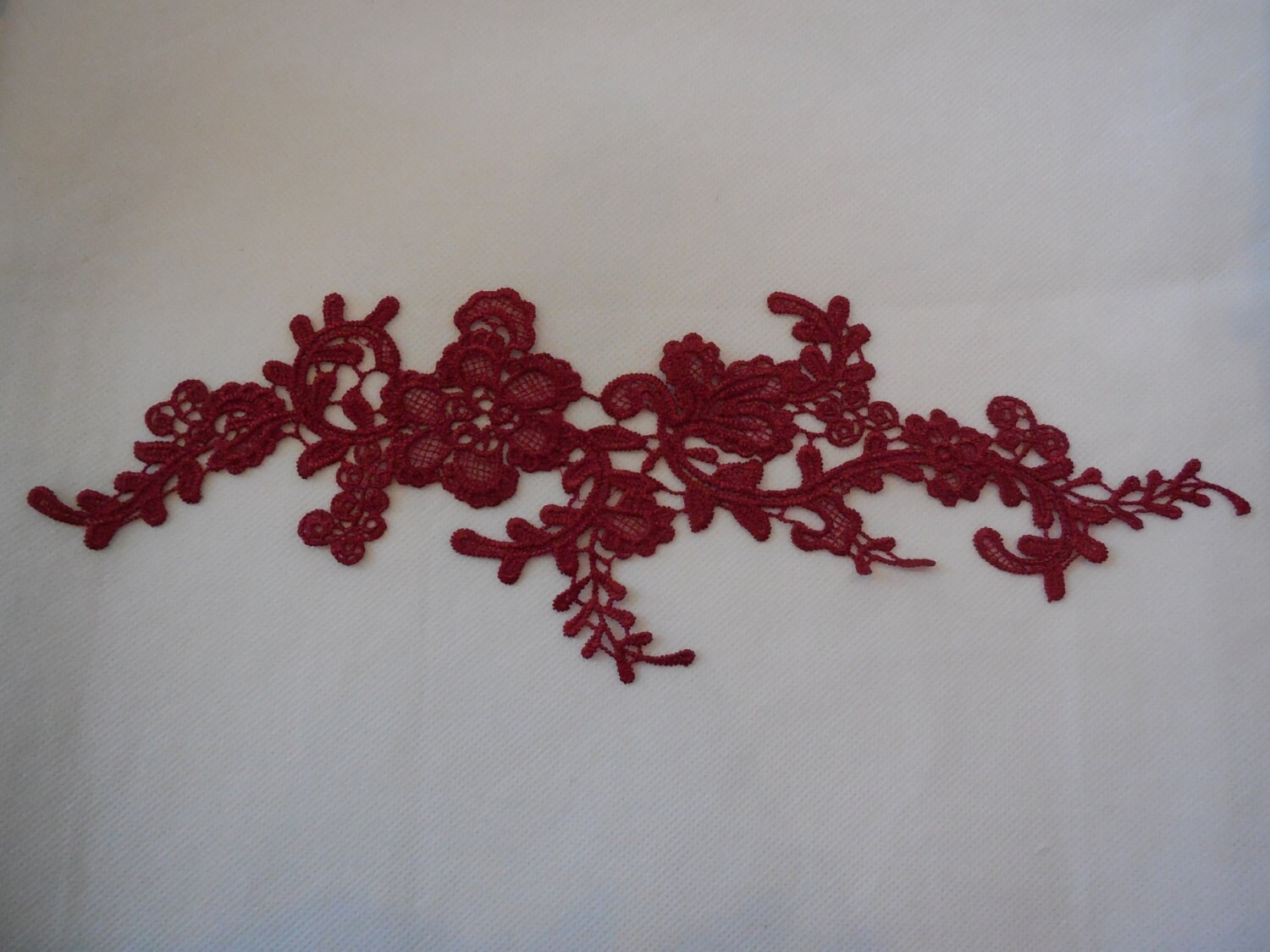 Craftuneed Pack of 10 x Red Floral Lace Appliques Dress Sewing Red Cotton  Lace Motifs Red Lace Appliques Red Embroidery Motif Red Sew On Flowers  Patches Motif : : Home & Kitchen