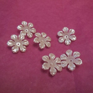 5 pieces ivory sew on acrylic floral beads Sewing flower beads Any purpose diy in size 2.5cm