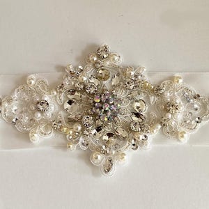 Craftuneed Elegant Ivory Rhinestones Beaded Bridal Sash Belt Faux Crystal Pearl Satin Ribbon Belt Waistband for Wedding Dress
