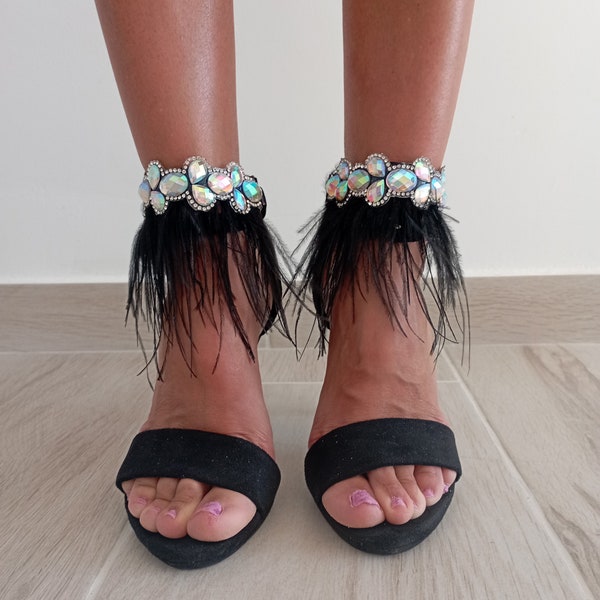 Detachable shoe strap with feathers and rhinestones can be in your favorite oufit