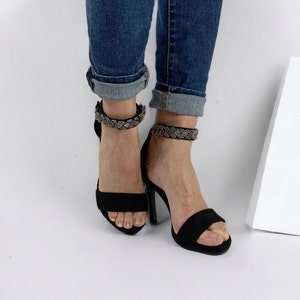 Abnehmbare Dekoration für Riemchen, schmücken Sie einfach die Riemchen Ihrer Schuhe. Verändere den Look deiner Mary Janes Armbänder.
