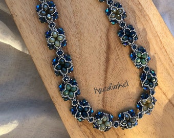 Noble necklace in shades of blue and green