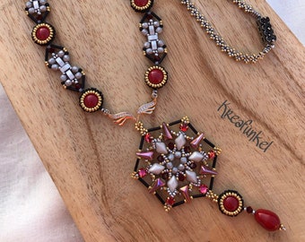 Necklace in red gold gray silver