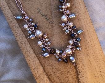 Necklace with cultured pearls