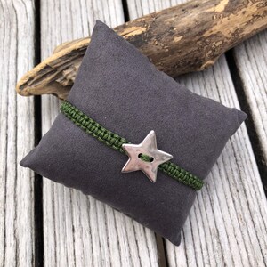 Armband geflochten auf Grusskarte