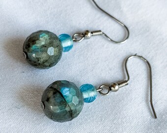 Labradorit & Glas Ohrring (blau)