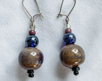 Glas und Keramik Perlen ohrring (blau + lila)